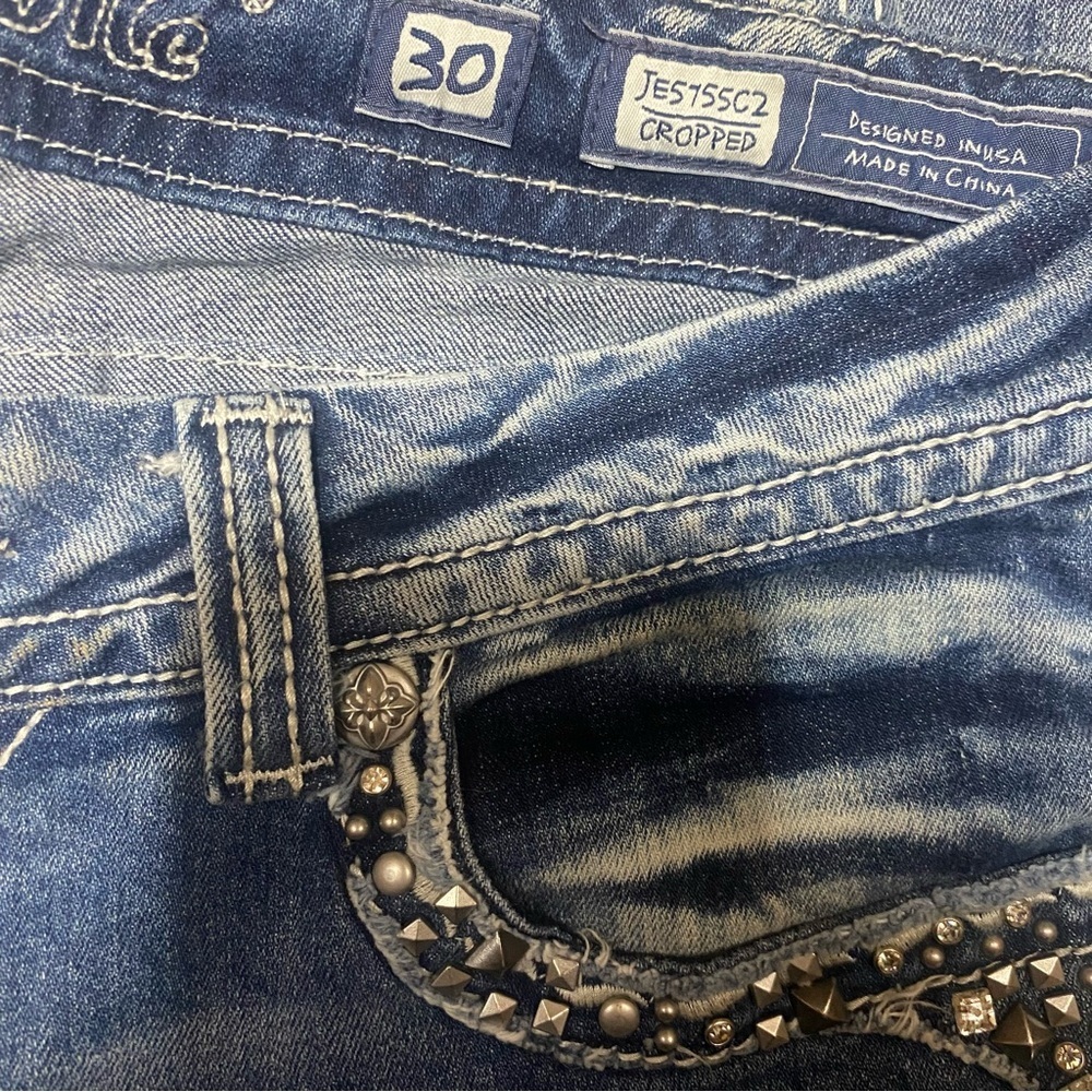 Miss Me Women’s Light Washed Cropped Denim Blinged Out Jeans JE5755C2 Sz 30 - Picture 4 of 4